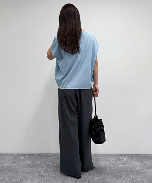 fredy emue（フレディエミュ）の「コクーンカットソーブラウス（Tシャツ/カットソー・レディース・チャコールグレー/オフホワイト/ブラック/サックスブルー・38）」の17枚目の写真