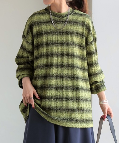HUG.U（ハグユー）の「透け感グラデボーダーニット（ニット/セーター・レディース・ベージュ/ブラック×ホワイト/ライム・FREE）」の4枚目の写真