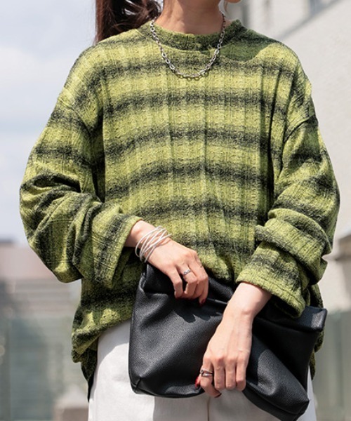 HUG.U（ハグユー）の「透け感グラデボーダーニット（ニット/セーター・レディース・ベージュ/ブラック×ホワイト/ライム・FREE）」の5枚目の写真