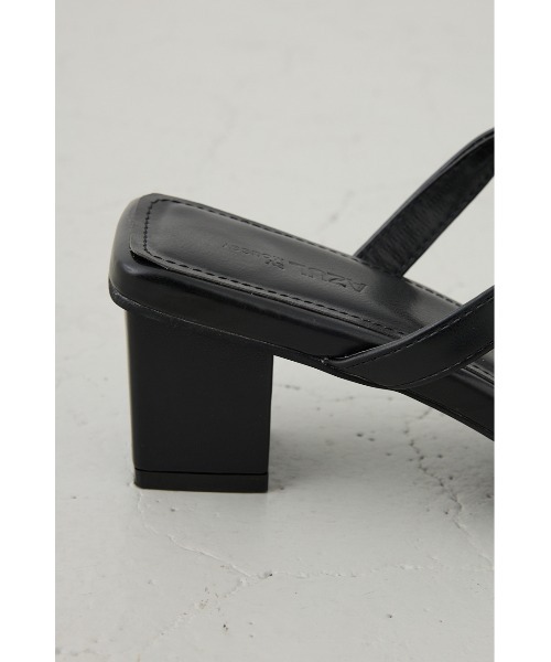 AZUL by moussy(アズールバイマウジー)の「ツイストベルトサンダル(サンダル・レディース・アイボリー/ブラック・SMALL/MEDIUM/LARGE)」の17枚目の写真