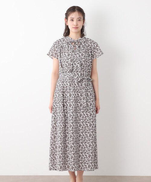 LAURA ASHLEY(ローラアシュレイ)の「【コットン100%/洗える/同柄アイテムあり】ハーゲート リーブス柄 ボウタイワンピース(ワンピース・レディース・ライトイエロー系1/ブラウン系1・38/40)」の11枚目の写真