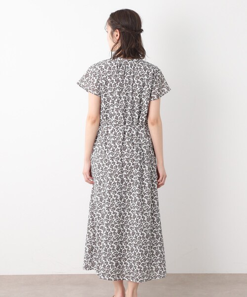 LAURA ASHLEY(ローラアシュレイ)の「【コットン100%/洗える/同柄アイテムあり】ハーゲート リーブス柄 ボウタイワンピース(ワンピース・レディース・ライトイエロー系1/ブラウン系1・38/40)」の13枚目の写真