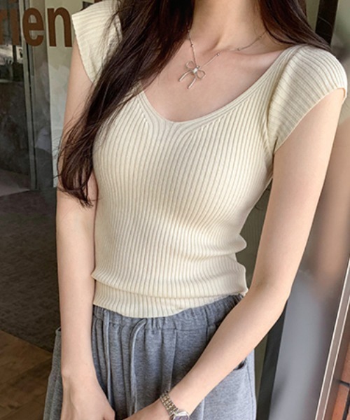 DIAVEL(ディアベル)の「Vネックニットトップス(Tシャツ/カットソー・レディース・ホワイト/ピンク/ブラック・M)」の2枚目の写真