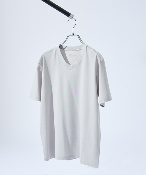 ABAHOUSE(アバハウス)の「【接触冷感/WEB限定】フリーザー VネックTシャツ /アイスピケ ストレッチ(Tシャツ/カットソー・メンズ・チャコールグレー/ブラック/ホワイト/ライトグレー・44/46/48/50)」の4枚目の写真
