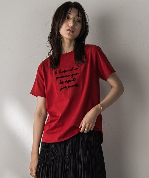 MAYSON GREY(メイソングレイ)の「ブラシ刺繍ロゴTシャツ≪手洗い可能≫(Tシャツ/カットソー・レディース・ブラック/レッド/オフホワイト・M)」の3枚目の写真