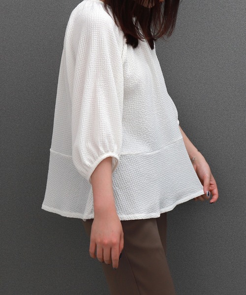libelle more（リベル モア）の「〈洗える〉ふくれジャガードペプラムトップス（Tシャツ/カットソー・レディース・アイボリー/ライトグリーン/ブラック・M）」の7枚目の写真