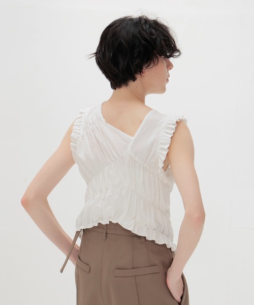 DRESSLAVE（ドレスレイブ）の「cotton shirring asymmetry pullover(コットンシャーリングアシンメトリープルオーバー)（Tシャツ/カットソー・レディース・ブラック/ホワイト・38）」の4枚目の写真