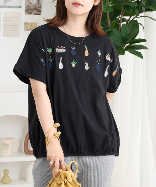 Emago(イマゴ)の「EMAGO 裾ギャザー植木刺繍ドルマンT(Tシャツ/カットソー・レディース・イエロー/ホワイト/ブラック・FREE)」の3枚目の写真