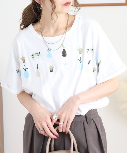 Emago(イマゴ)の「EMAGO 裾ギャザー植木刺繍ドルマンT(Tシャツ/カットソー・レディース・イエロー/ホワイト/ブラック・FREE)」の5枚目の写真