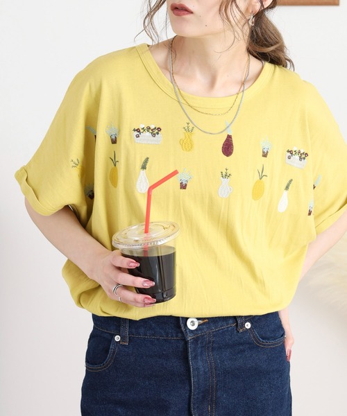 Emago(イマゴ)の「EMAGO 裾ギャザー植木刺繍ドルマンT(Tシャツ/カットソー・レディース・イエロー/ホワイト/ブラック・FREE)」の10枚目の写真
