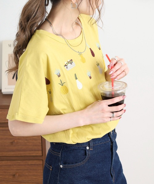 Emago(イマゴ)の「EMAGO 裾ギャザー植木刺繍ドルマンT(Tシャツ/カットソー・レディース・イエロー/ホワイト/ブラック・FREE)」の8枚目の写真