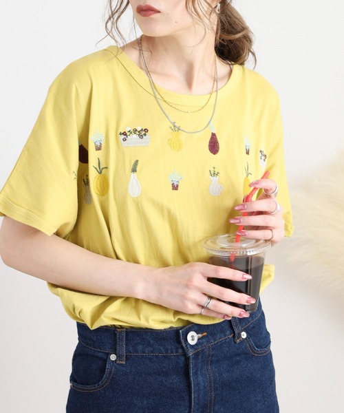 Emago(イマゴ)の「EMAGO 裾ギャザー植木刺繍ドルマンT(Tシャツ/カットソー・レディース・イエロー/ホワイト/ブラック・FREE)」の9枚目の写真