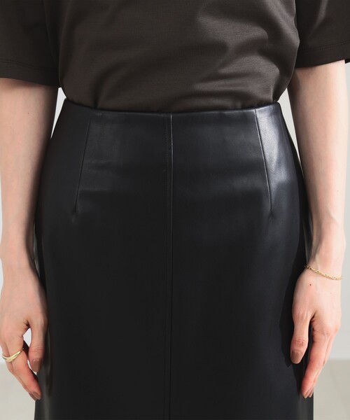 Demi-Luxe BEAMS(デミルクス ビームス)の「【ビームスの百名品】フェイクレザー セミタイトスカート(スカート・レディース・ブラック/ダークブラウン・36/38/40)」の19枚目の写真