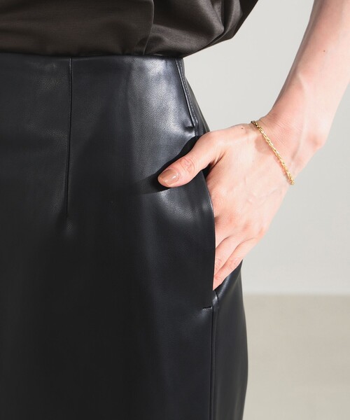 Demi-Luxe BEAMS(デミルクス ビームス)の「【ビームスの百名品】フェイクレザー セミタイトスカート(スカート・レディース・ブラック/ダークブラウン・36/38/40)」の18枚目の写真