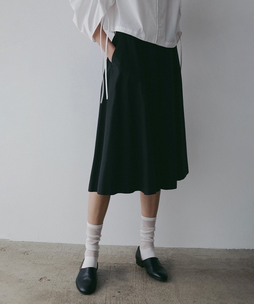 MANOF(マノフ)の「FLARED HALF PANTS(その他パンツ・レディース・ベージュ/ブラック・S/M)」の11枚目の写真