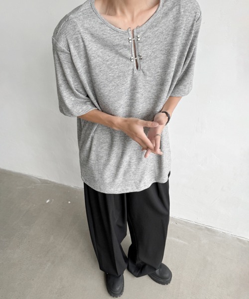 NOWLE(ノウル)の「【NOWLE】メタルホック キーネック リブ Tシャツ(Tシャツ/カットソー・メンズ・グレー/ブラック・MEDIUM/LARGE/X-LARGE)」の12枚目の写真