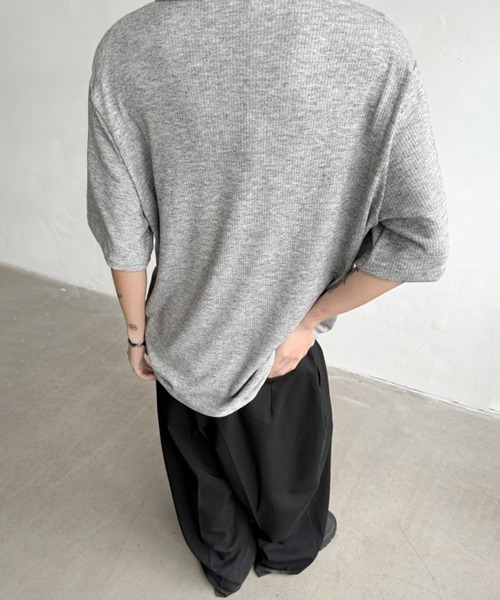 NOWLE(ノウル)の「【NOWLE】メタルホック キーネック リブ Tシャツ(Tシャツ/カットソー・メンズ・グレー/ブラック・MEDIUM/LARGE/X-LARGE)」の13枚目の写真