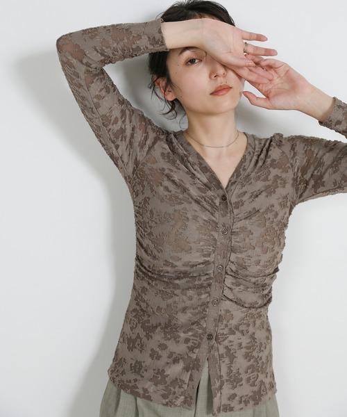 select MOCA（セレクトモカ）の「カットジャガードVネックカーディガン（カーディガン/ボレロ・レディース・グレイッシュベージュ/ブラウン/ブラック・FREE）」の3枚目の写真
