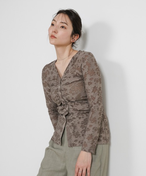 select MOCA（セレクトモカ）の「カットジャガードVネックカーディガン（カーディガン/ボレロ・レディース・グレイッシュベージュ/ブラウン/ブラック・FREE）」の14枚目の写真