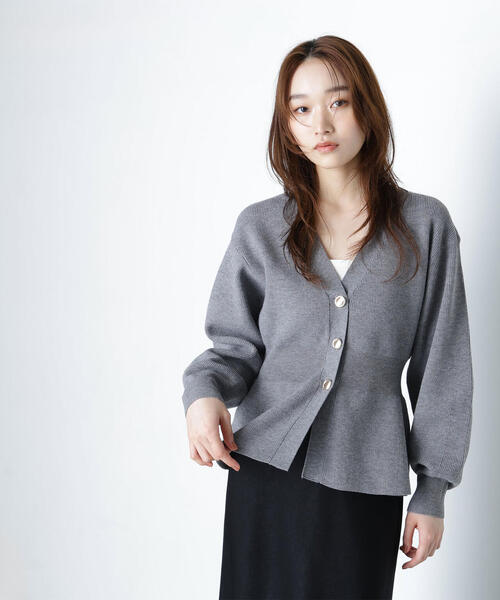 NATURAL BEAUTY BASIC（ナチュラルビューティーベーシック）の「◇ペプラムフォルムカーディガン（カーディガン/ボレロ・レディース・イエロー/ワイン/グレー・FREE）」の6枚目の写真