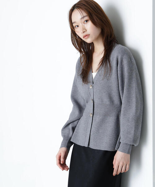 NATURAL BEAUTY BASIC（ナチュラルビューティーベーシック）の「◇ペプラムフォルムカーディガン（カーディガン/ボレロ・レディース・イエロー/ワイン/グレー・FREE）」の10枚目の写真