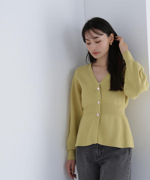 NATURAL BEAUTY BASIC（ナチュラルビューティーベーシック）の「◇ペプラムフォルムカーディガン（カーディガン/ボレロ・レディース・イエロー/ワイン/グレー・FREE）」の20枚目の写真