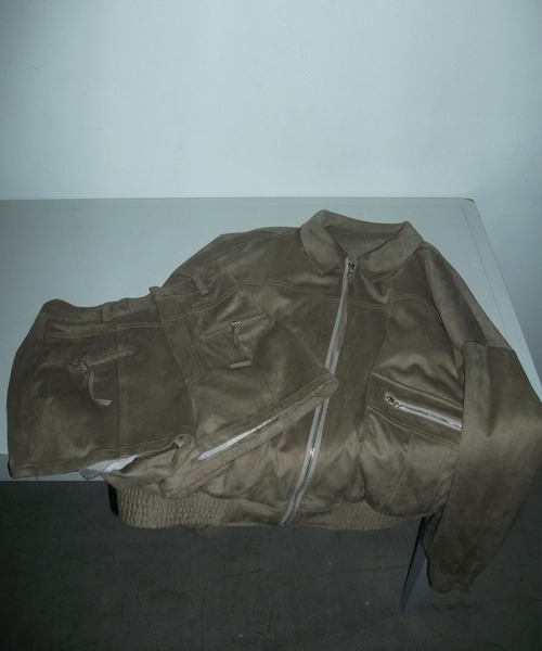 ENVYM(アンビー)の「ビックポケットスェードブルゾン(ブルゾン・レディース・グレー/ベージュ・FREE)」の3枚目の写真