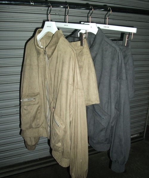 ENVYM(アンビー)の「ビックポケットスェードブルゾン(ブルゾン・レディース・グレー/ベージュ・FREE)」の13枚目の写真