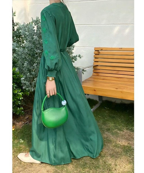 Aelina(エリナ)の「刺繍長袖ロングワンピース(ワンピース・レディース・ダークグリーン/ローズ/モカ/マスタード/ライトグリーン/オレンジ/ブラウン/ブラック/ベージュ/パープル・F)」の14枚目の写真