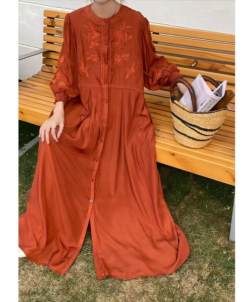 Aelina(エリナ)の「刺繍長袖ロングワンピース(ワンピース・レディース・ダークグリーン/ローズ/モカ/マスタード/ライトグリーン/オレンジ/ブラウン/ブラック/ベージュ/パープル・F)」の11枚目の写真