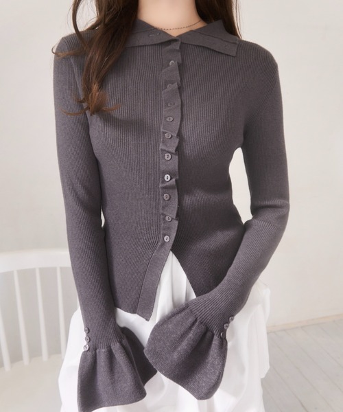 mellowneon（メロウネオン）の「2wayボタンフリルデザインリブニット（ニット/セーター・レディース・チャコールグレー/オフホワイト・FREE）」の2枚目の写真