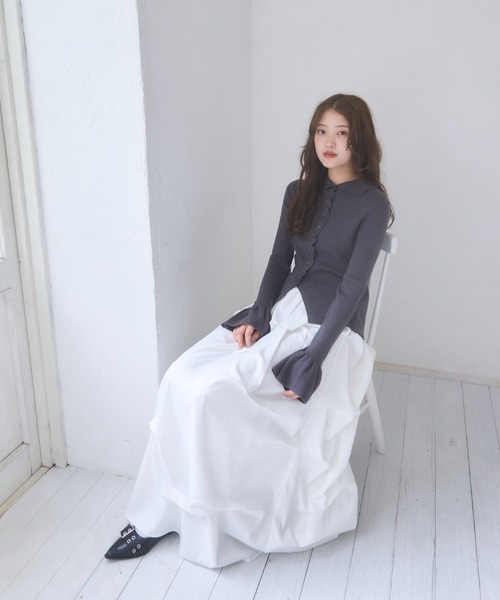 mellowneon（メロウネオン）の「2wayボタンフリルデザインリブニット（ニット/セーター・レディース・チャコールグレー/オフホワイト・FREE）」の6枚目の写真