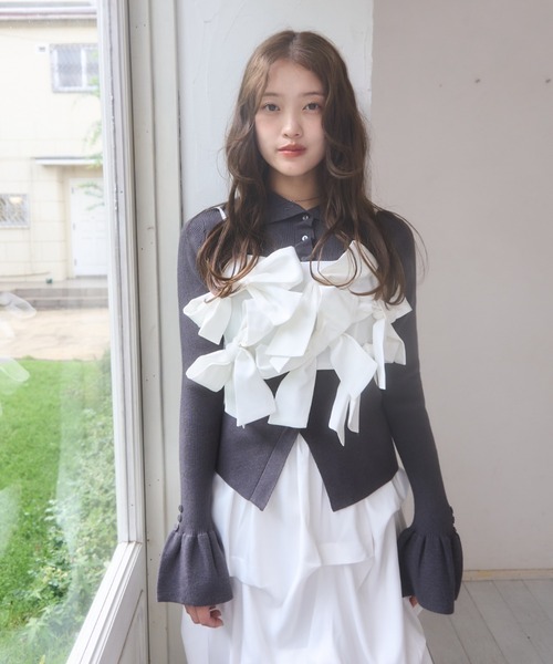 mellowneon（メロウネオン）の「2wayボタンフリルデザインリブニット（ニット/セーター・レディース・チャコールグレー/オフホワイト・FREE）」の12枚目の写真