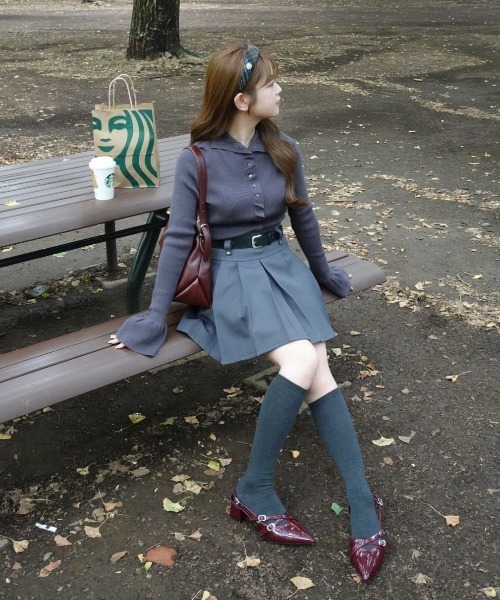 mellowneon（メロウネオン）の「2wayボタンフリルデザインリブニット（ニット/セーター・レディース・チャコールグレー/オフホワイト・FREE）」の17枚目の写真