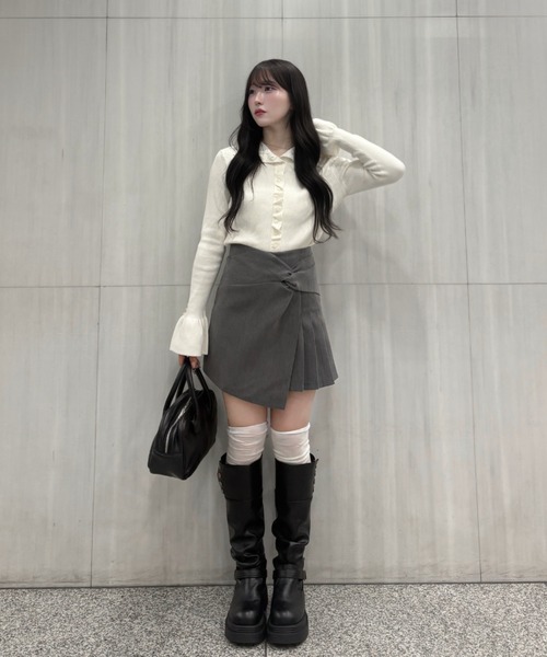 mellowneon（メロウネオン）の「2wayボタンフリルデザインリブニット（ニット/セーター・レディース・チャコールグレー/オフホワイト・FREE）」の19枚目の写真