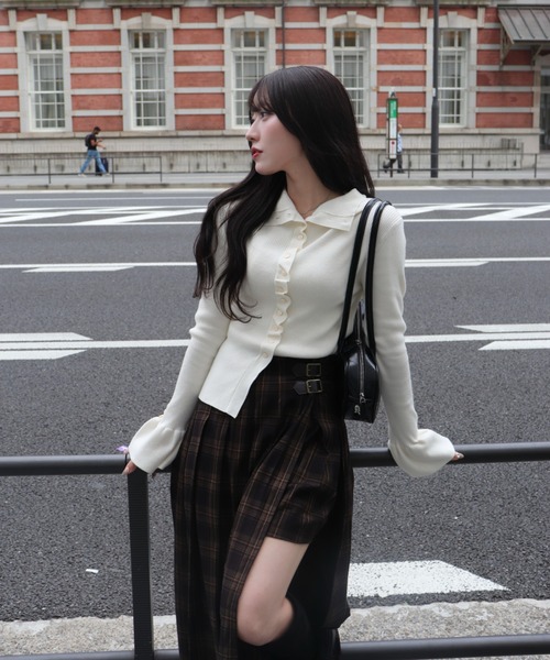 mellowneon（メロウネオン）の「2wayボタンフリルデザインリブニット（ニット/セーター・レディース・チャコールグレー/オフホワイト・FREE）」の14枚目の写真