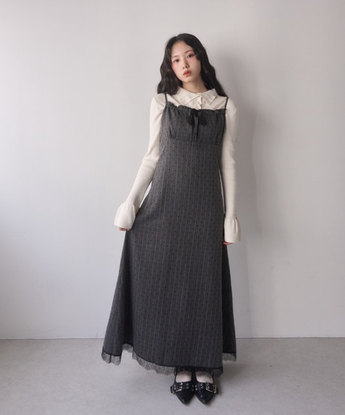 mellowneon（メロウネオン）の「2wayボタンフリルデザインリブニット（ニット/セーター・レディース・チャコールグレー/オフホワイト・FREE）」の9枚目の写真