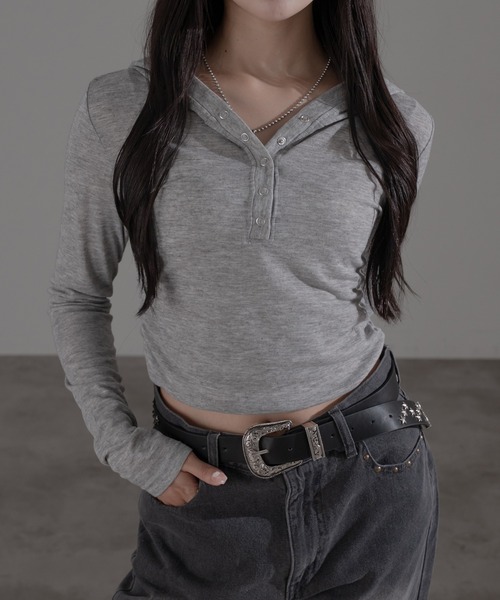 apres jour mignon（アプレジュールミニョン）の「フード付きヘンリープルオーバー（Tシャツ/カットソー・レディース・ブラック系その他2/ブラック系その他/チャコールグレー/グレー・X-LARGE/フリー）」の4枚目の写真