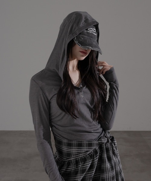 apres jour mignon（アプレジュールミニョン）の「フード付きヘンリープルオーバー（Tシャツ/カットソー・レディース・ブラック系その他2/ブラック系その他/チャコールグレー/グレー・X-LARGE/フリー）」の3枚目の写真