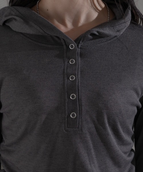 apres jour mignon（アプレジュールミニョン）の「フード付きヘンリープルオーバー（Tシャツ/カットソー・レディース・ブラック系その他2/ブラック系その他/チャコールグレー/グレー・X-LARGE/フリー）」の9枚目の写真
