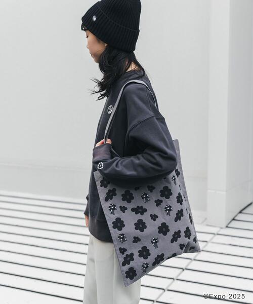 THE GOODLAND MARKET（ザグッドランドマーケット）の「EXPO2025 TOTE-FLOWER（トートバッグ・レディース・オフホワイト/グレー・ONE）」の6枚目の写真