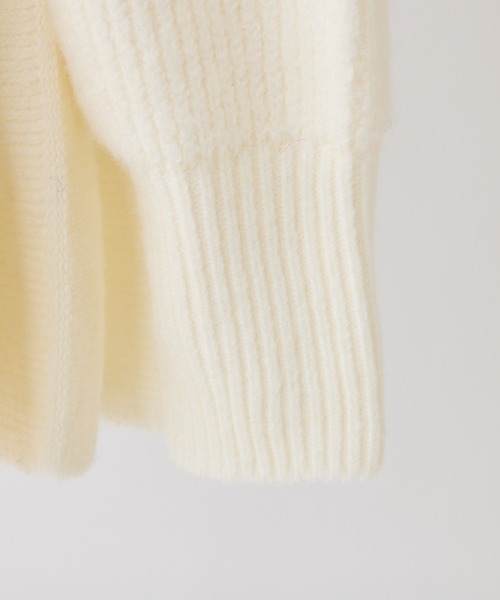 one after another NICE CLAUP（ワンアフターアナザーナイスクラップ）の「オフショルニットワンピース（ワンピース・レディース・アイボリー/ブラック/チャコールグレー/モカ/ライトピンク・SMALL/MEDIUM）」の6枚目の写真