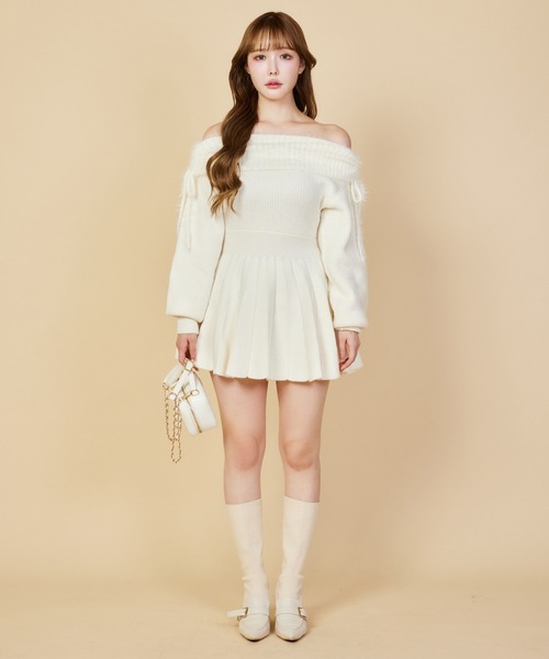 one after another NICE CLAUP（ワンアフターアナザーナイスクラップ）の「オフショルニットワンピース（ワンピース・レディース・アイボリー/ブラック/チャコールグレー/モカ/ライトピンク・SMALL/MEDIUM）」の16枚目の写真