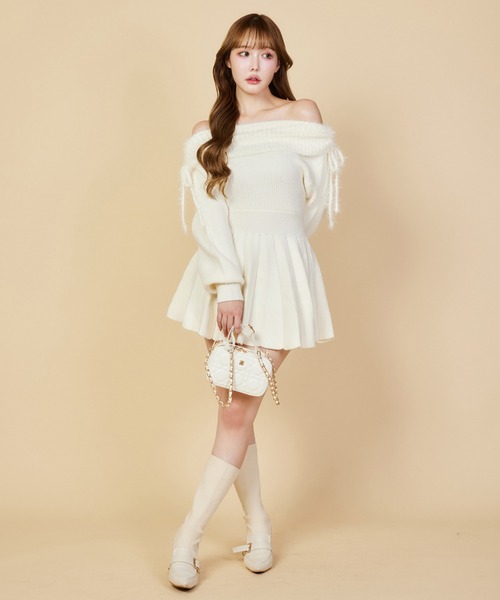 one after another NICE CLAUP（ワンアフターアナザーナイスクラップ）の「オフショルニットワンピース（ワンピース・レディース・アイボリー/ブラック/チャコールグレー/モカ/ライトピンク・SMALL/MEDIUM）」の10枚目の写真