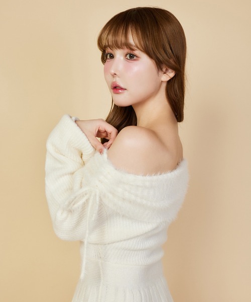 one after another NICE CLAUP（ワンアフターアナザーナイスクラップ）の「オフショルニットワンピース（ワンピース・レディース・アイボリー/ブラック/チャコールグレー/モカ/ライトピンク・SMALL/MEDIUM）」の18枚目の写真