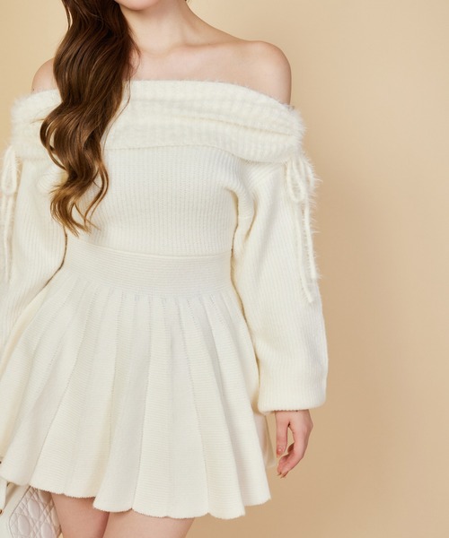 one after another NICE CLAUP（ワンアフターアナザーナイスクラップ）の「オフショルニットワンピース（ワンピース・レディース・アイボリー/ブラック/チャコールグレー/モカ/ライトピンク・SMALL/MEDIUM）」の17枚目の写真