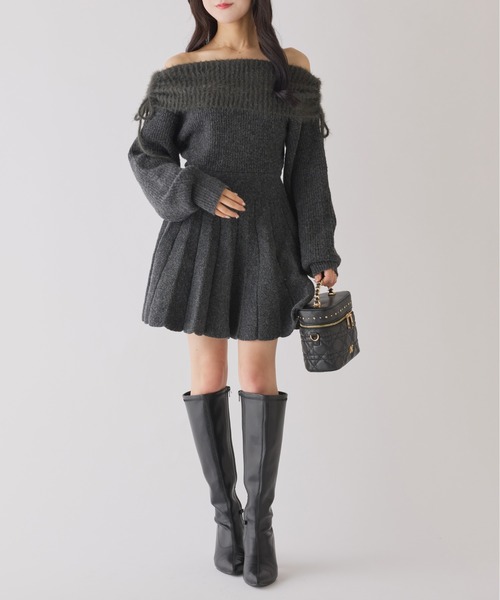 one after another NICE CLAUP（ワンアフターアナザーナイスクラップ）の「オフショルニットワンピース（ワンピース・レディース・アイボリー/ブラック/チャコールグレー/モカ/ライトピンク・SMALL/MEDIUM）」の21枚目の写真