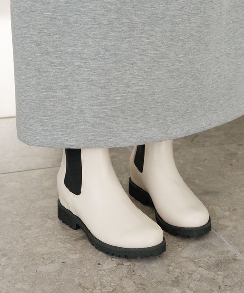 Elura（エルーラ）の「インヒールサイドゴアブーツ/579658（ブーツ・レディース・オフホワイト/ブラック・SMALL/MEDIUM/LARGE）」の3枚目の写真