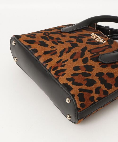 Guess(ゲス)の「DOMITILLA Mini Sathcel ショルダーバッグ (ショルダーバッグ・レディース・レオパード・ONE SIZE)」の3枚目の写真