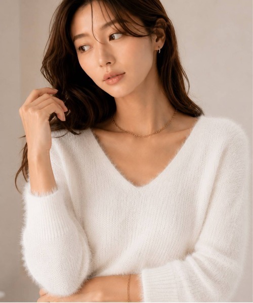 semuse(セミューズ)の「メルティタッチシャギーVネックショートトップス(ニット/セーター・レディース・ブラック/ホワイト/ピンク/グレー・M/L)」の1枚目の写真